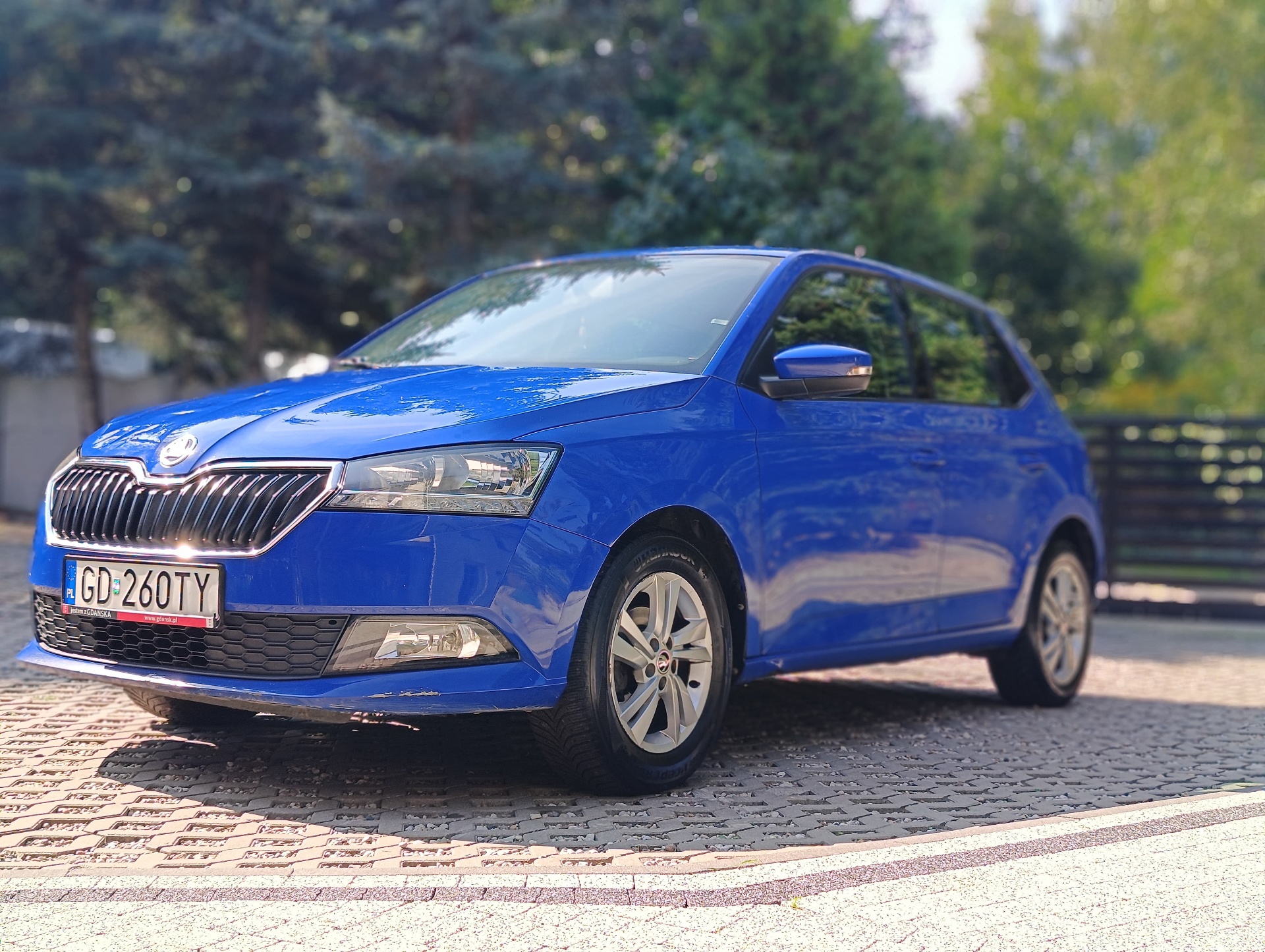 Niebieska Škoda Fabia — wynajem aut Gdańsk od 70 zł za dobę